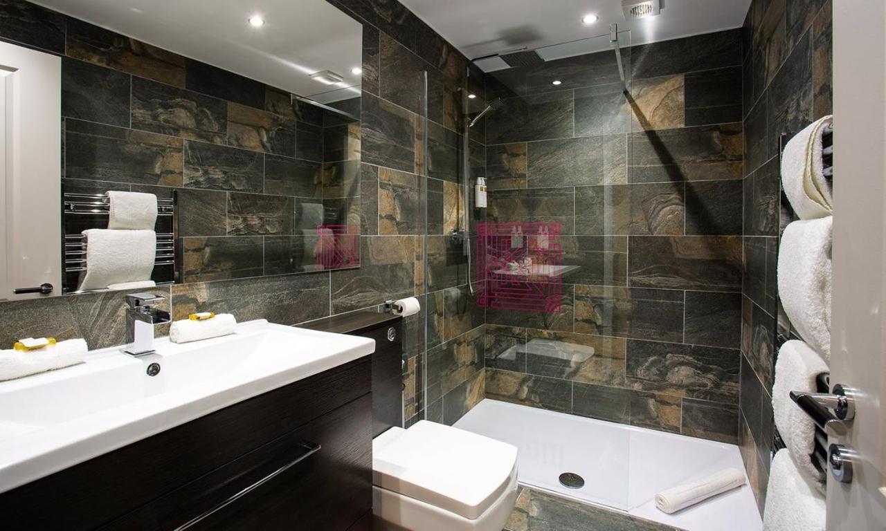 Kotel Windermere Extérieur photo A shower enclosure