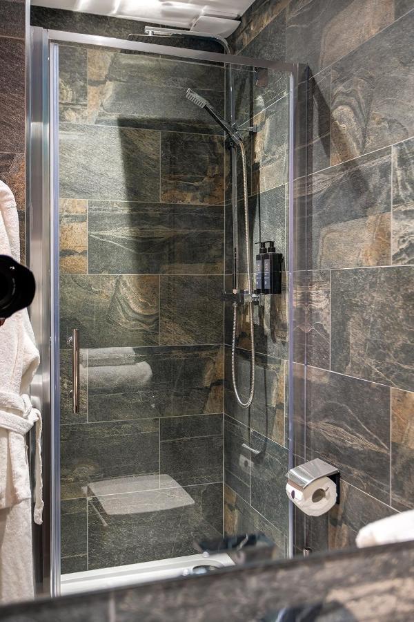 Kotel Windermere Extérieur photo A shower enclosure