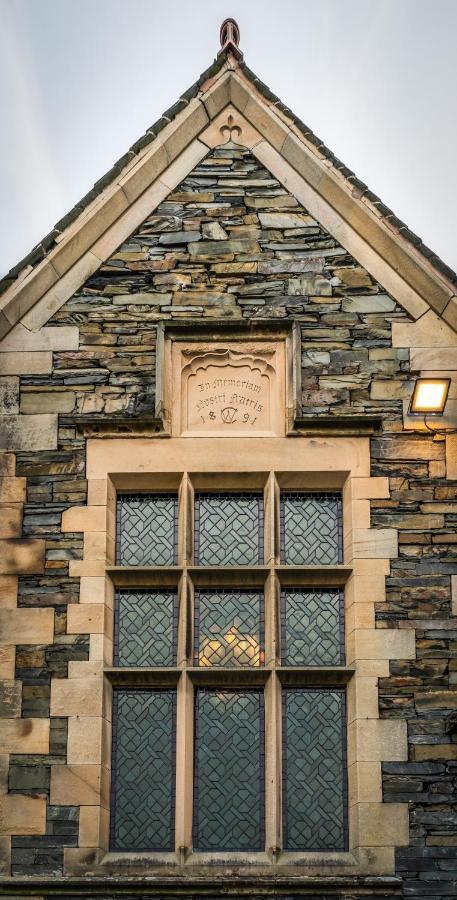 Kotel Windermere Extérieur photo The 1901 date stone above the window of the main entrance