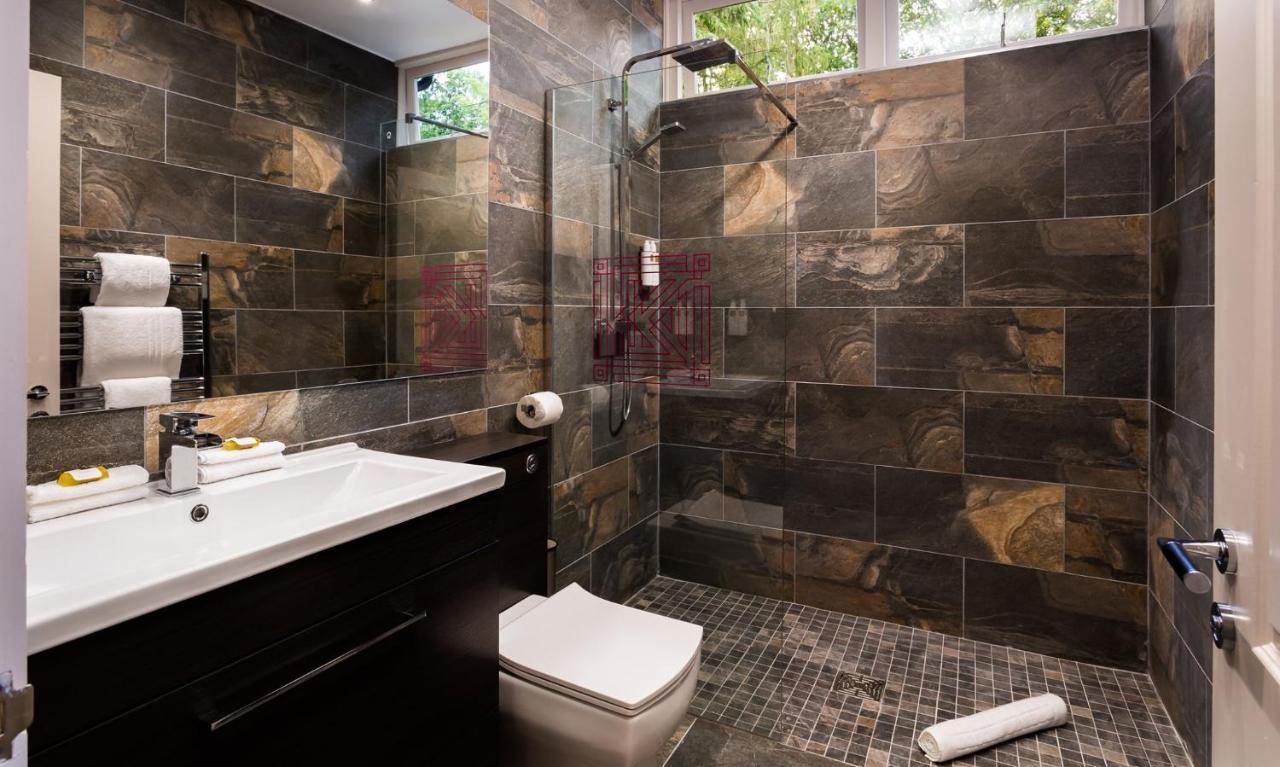 Kotel Windermere Extérieur photo Bathroom with shower enclosure